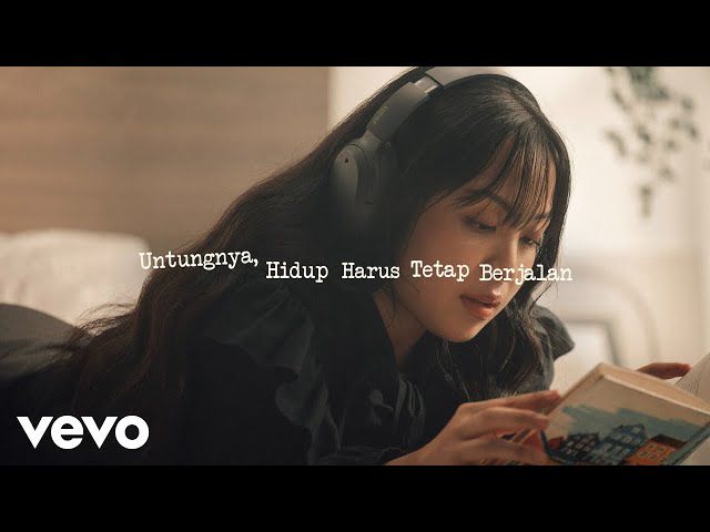 Cover Lagu Bernadya - Untungnya, Hidup Harus Tetap Berjalan